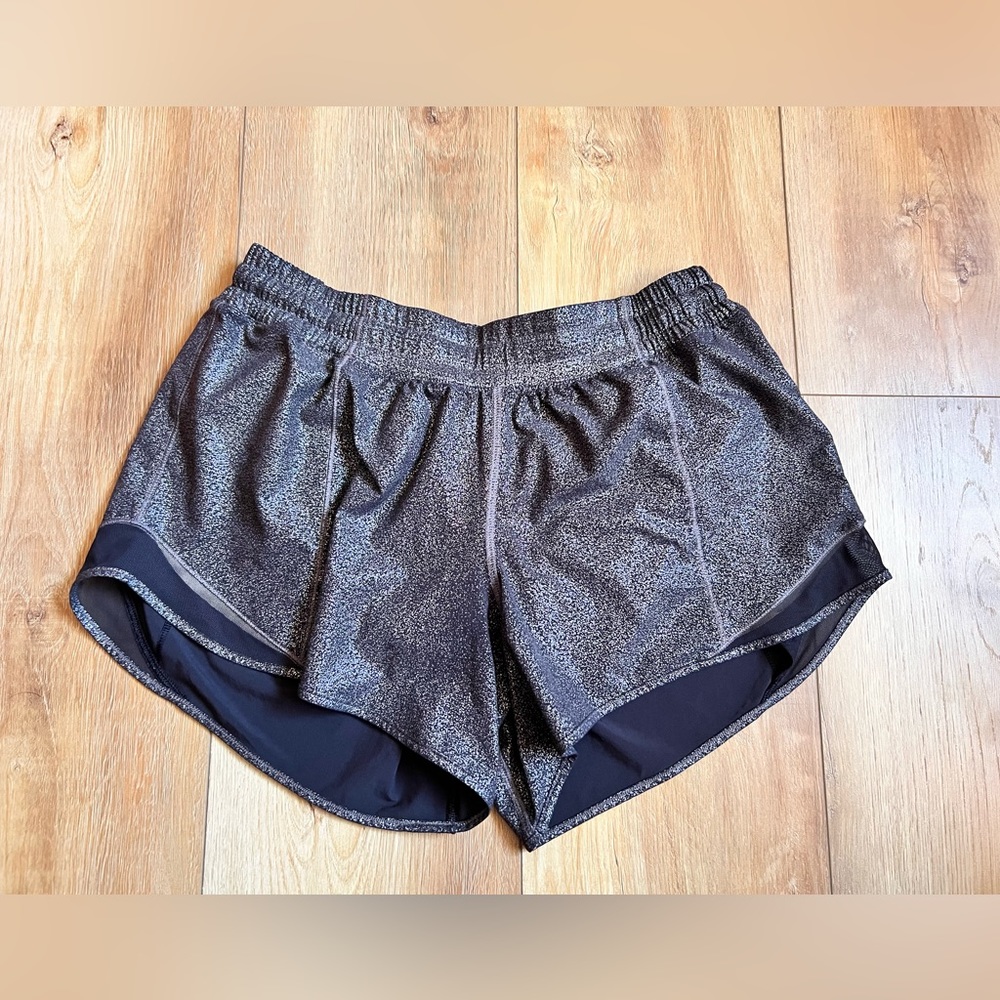 ⚡️ Lululemon Hotty Hot Short Radiate Foil ⚡️